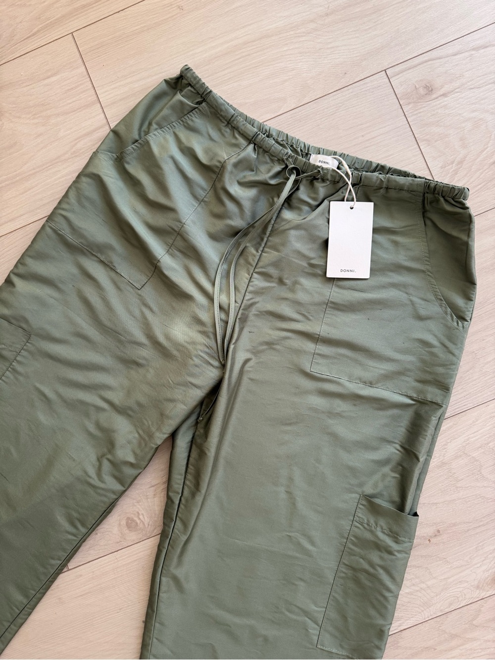 *SOLD* NWT DONNI Taffeta cargo pants in oregano - Picture 4 of 8